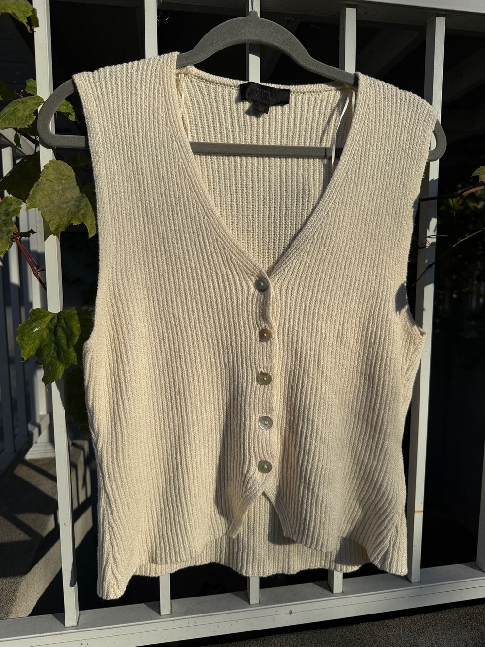 Zara Cream Ribbed V-Neck Button-Front Sleeveless Top